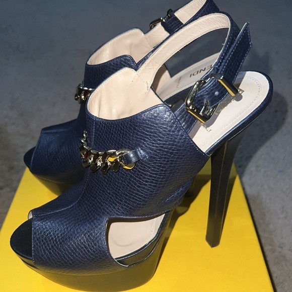 *Authentic* Fendi Spuntata Vit Palmellato - Picture 2 of 8